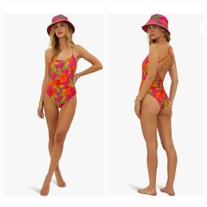 NWT Beach Riot Stevie Hibiscus Sunset One Piece Size SMALL, LARGE